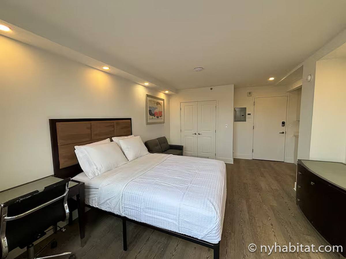 Living room - Photo 3 of 6