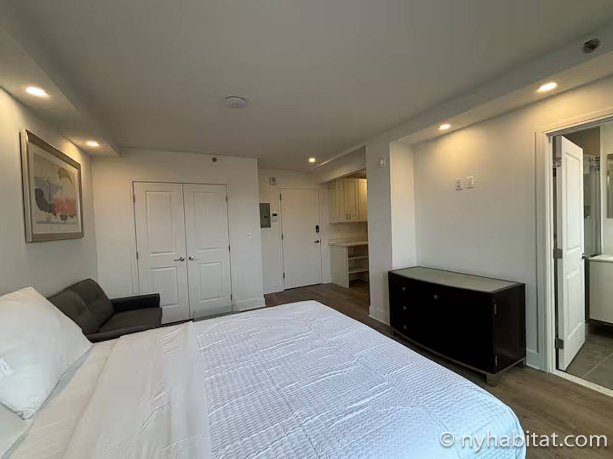 Living room - Photo 4 of 6