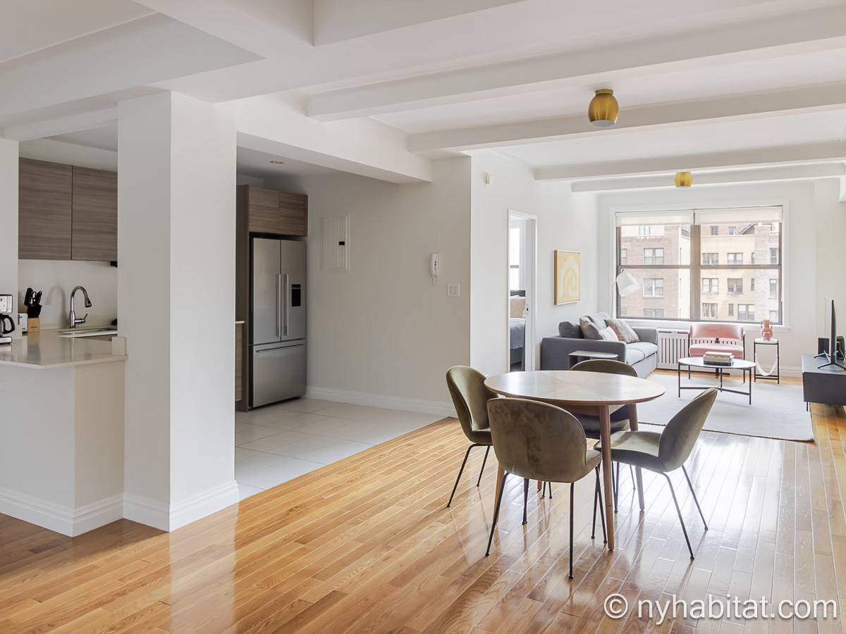 Living room - Photo 4 of 6