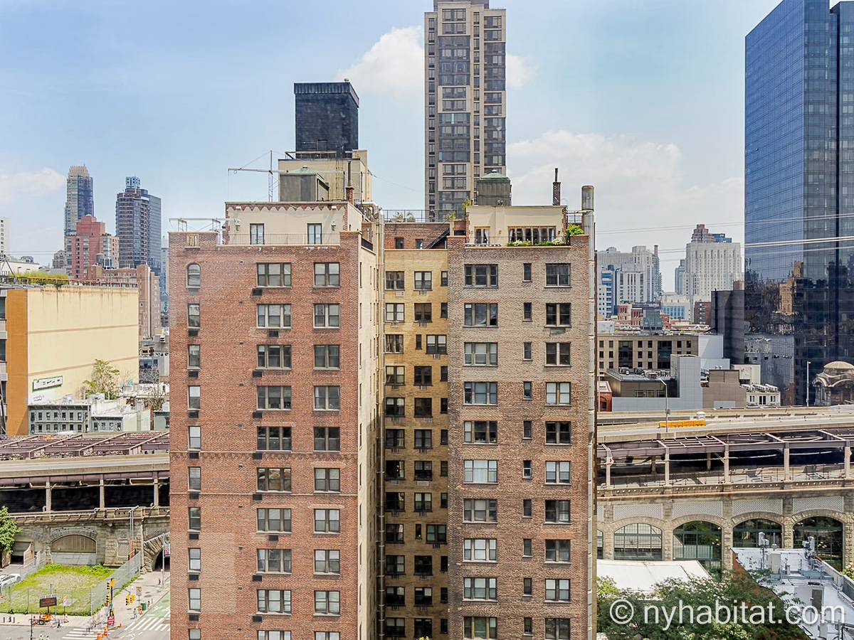 Living room - Photo 5 of 6