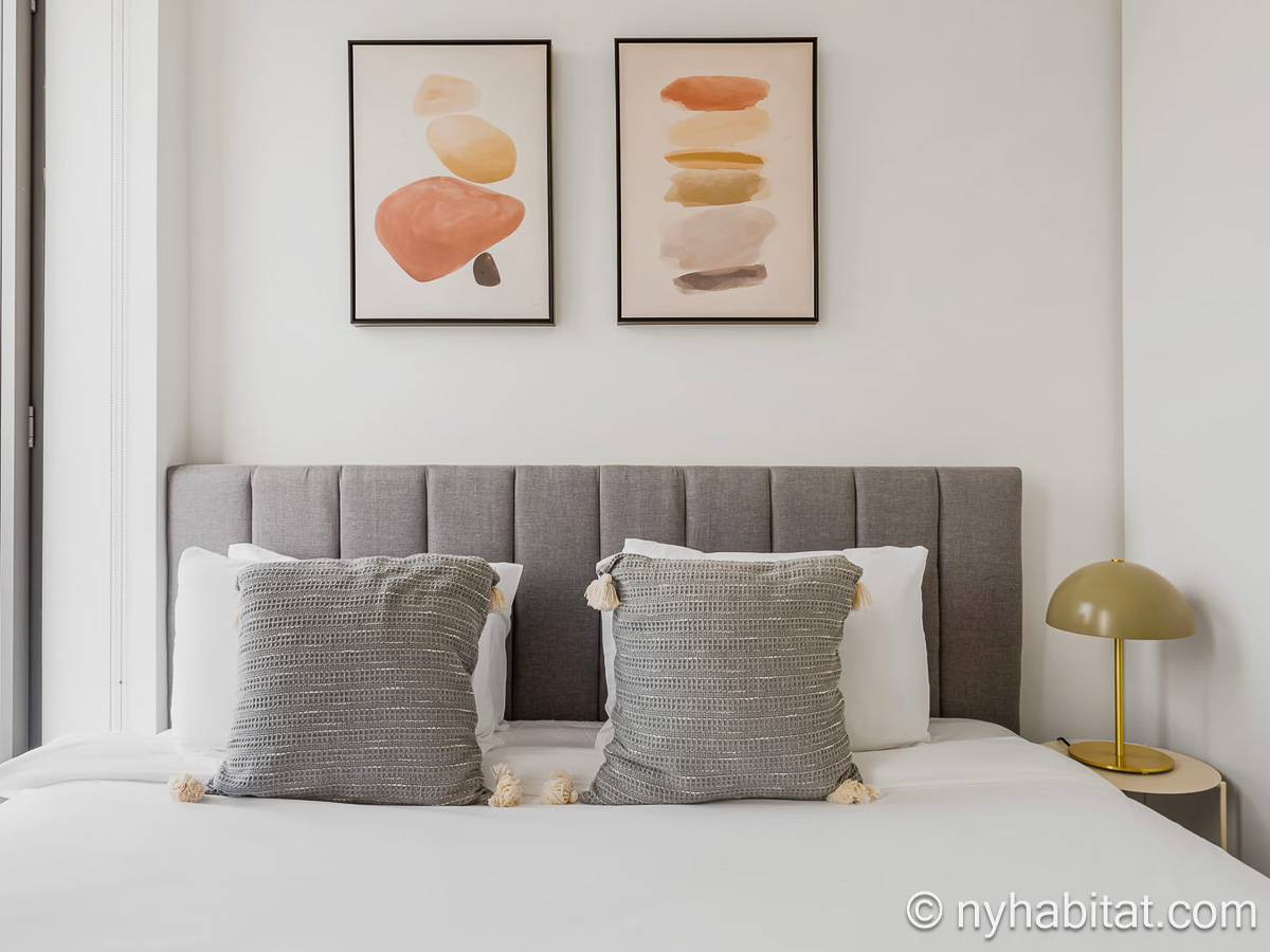 Camera 2 - Photo 2 di 4