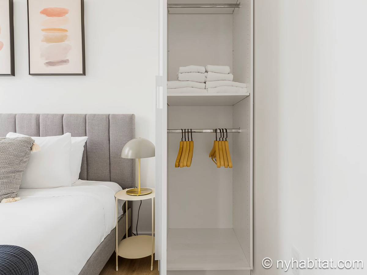 Camera 2 - Photo 3 di 4