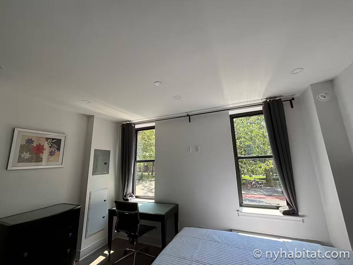 Living room - Photo 3 of 4