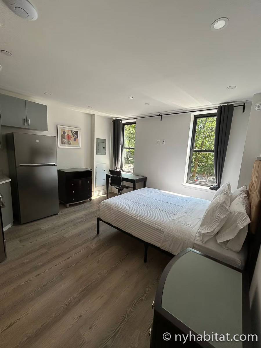 Living room - Photo 2 of 4