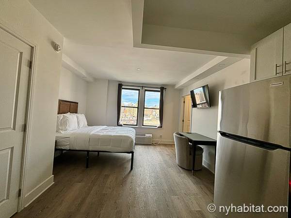 Living room - Photo 3 of 4