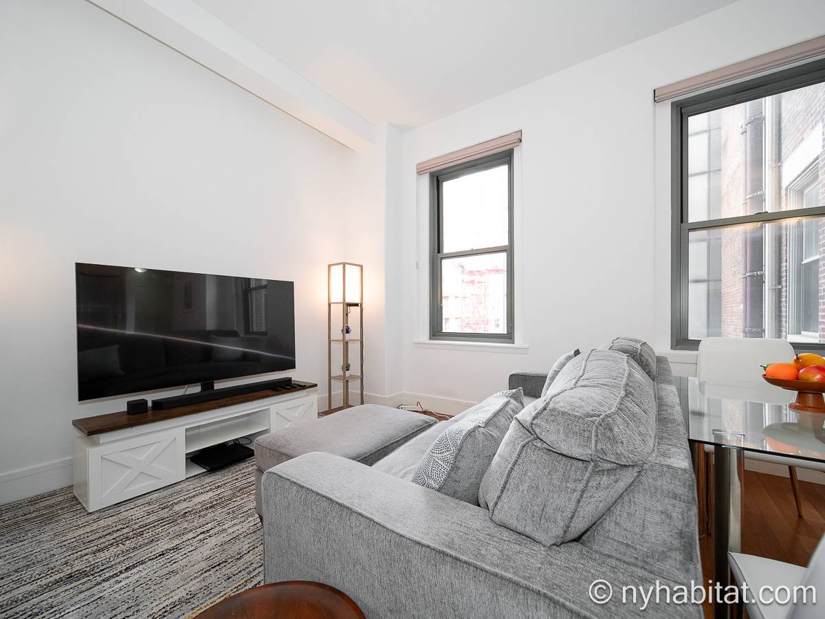 Living room - Photo 3 of 5