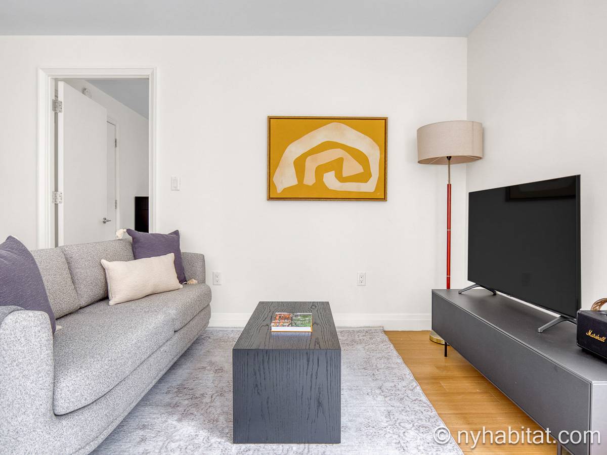 Living room - Photo 3 of 5