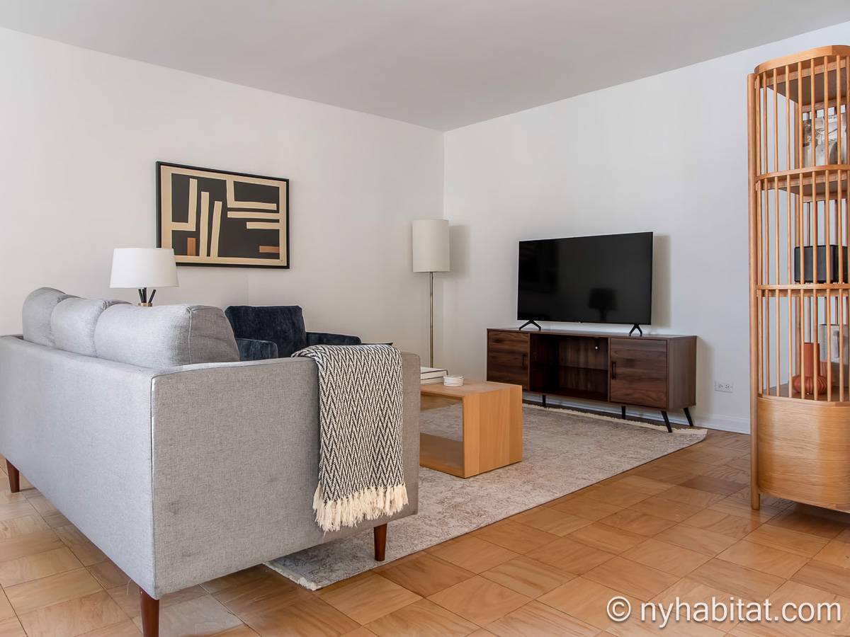 Living room - Photo 3 of 7