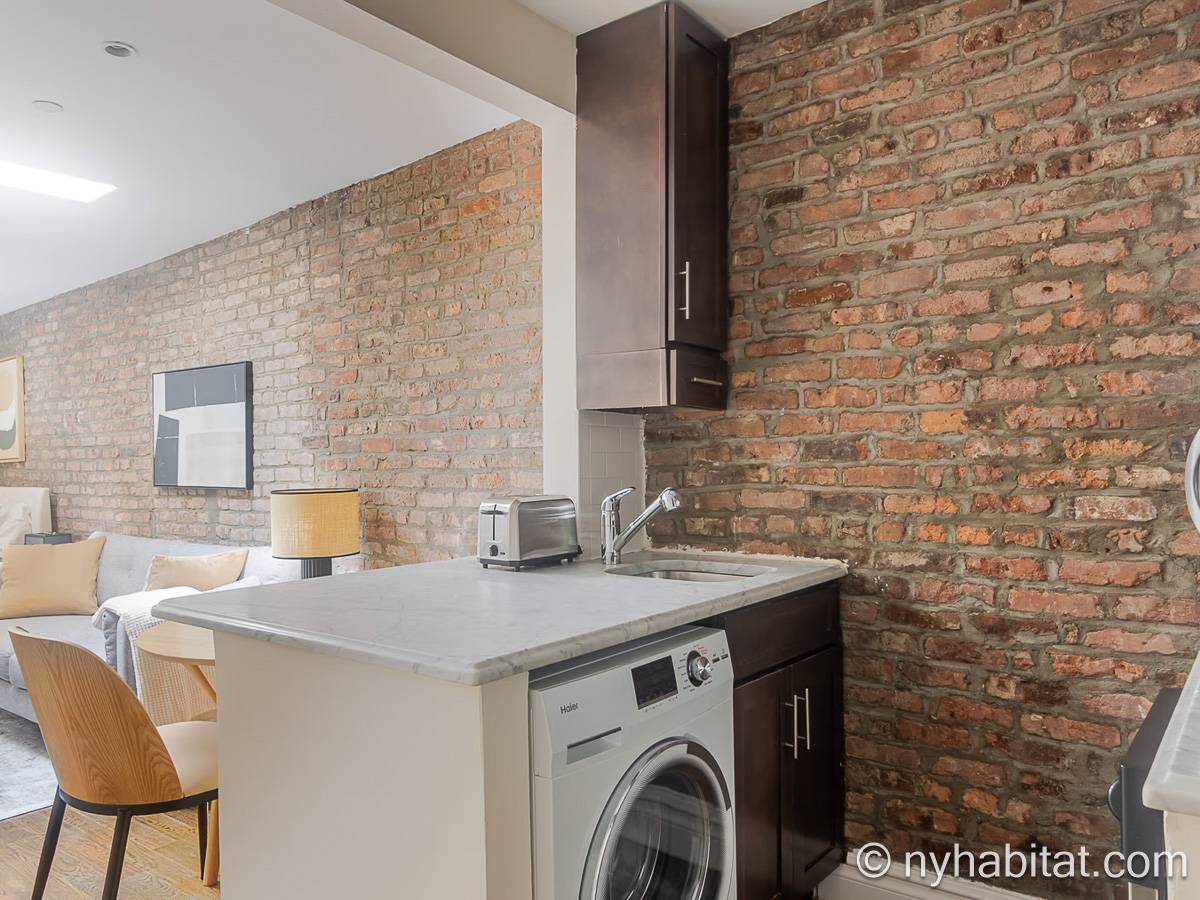 Kitchen - Photo 3 of 4