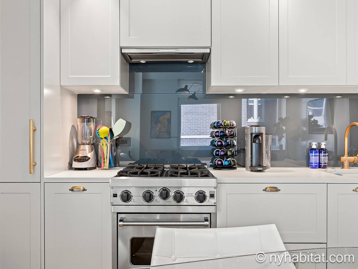 Kitchen - Photo 3 of 4