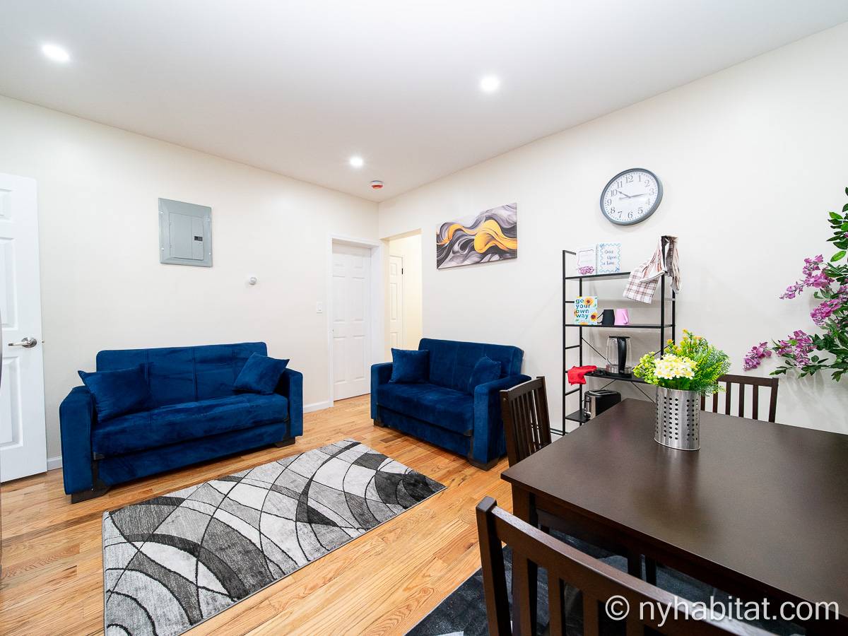 Living room - Photo 3 of 5