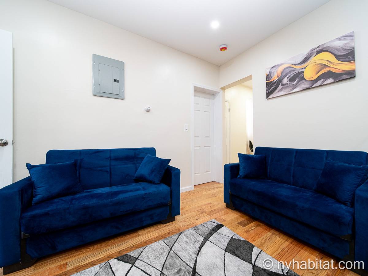 Living room - Photo 4 of 5