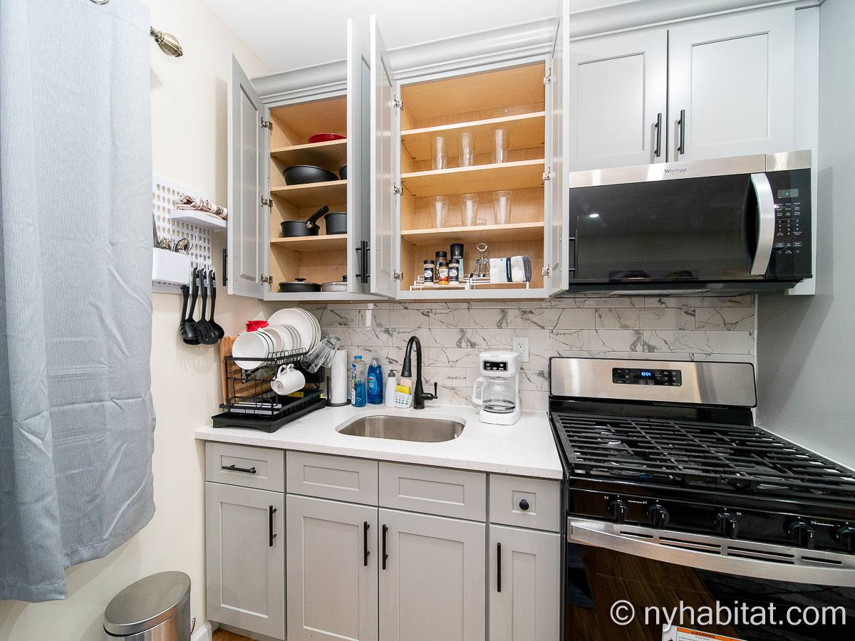 Kitchen - Photo 4 of 5