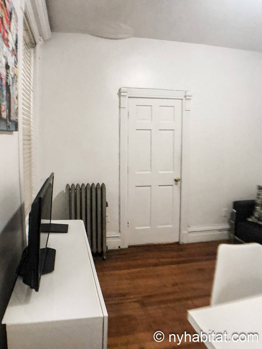 Living room - Photo 3 of 3