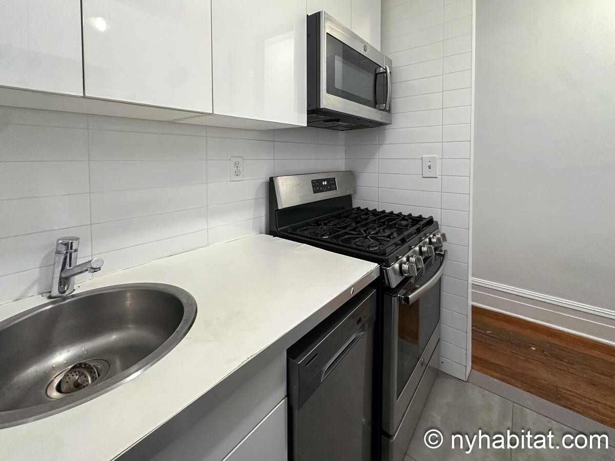 Kitchen - Photo 4 of 4