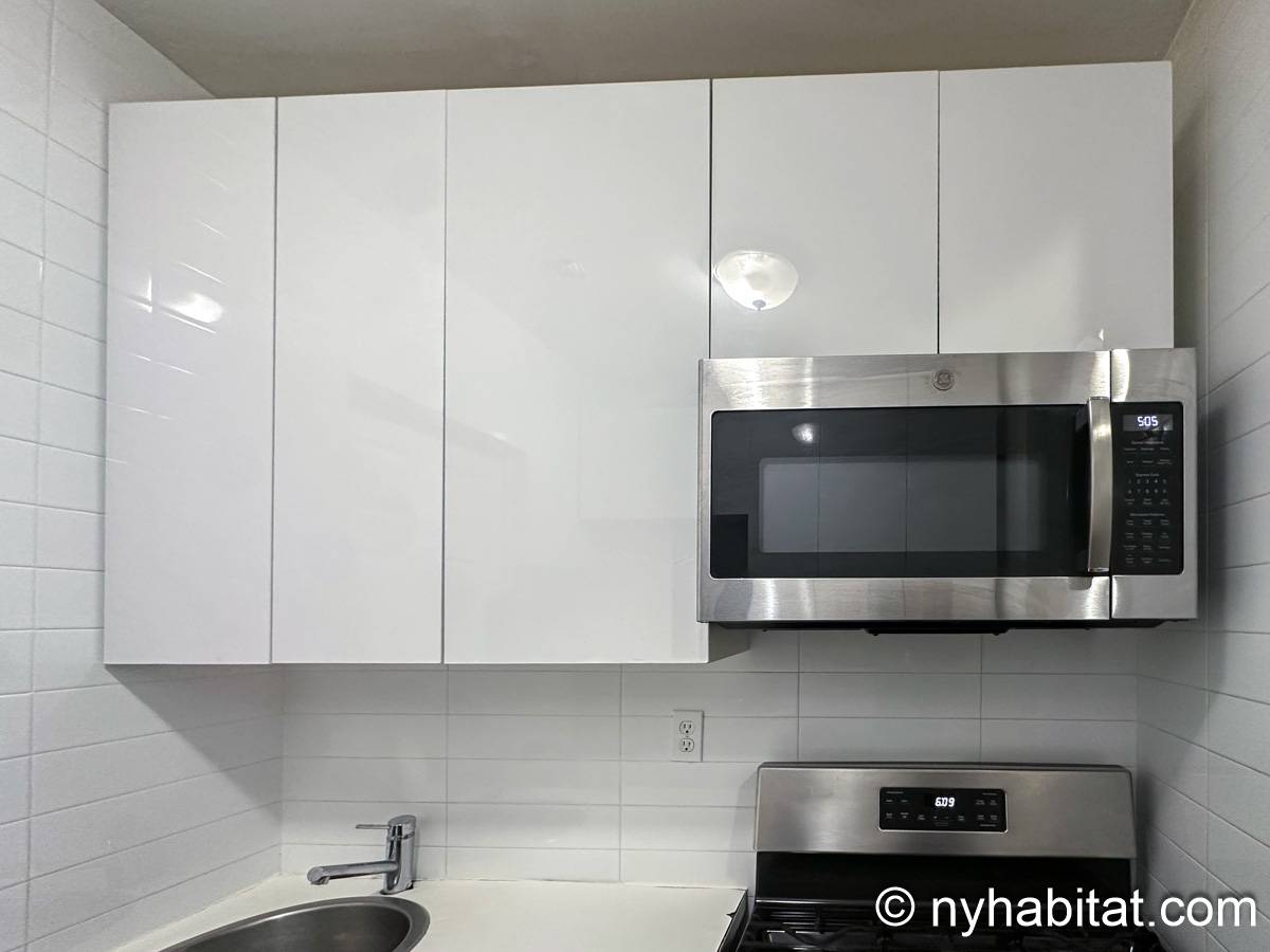 Kitchen - Photo 3 of 4