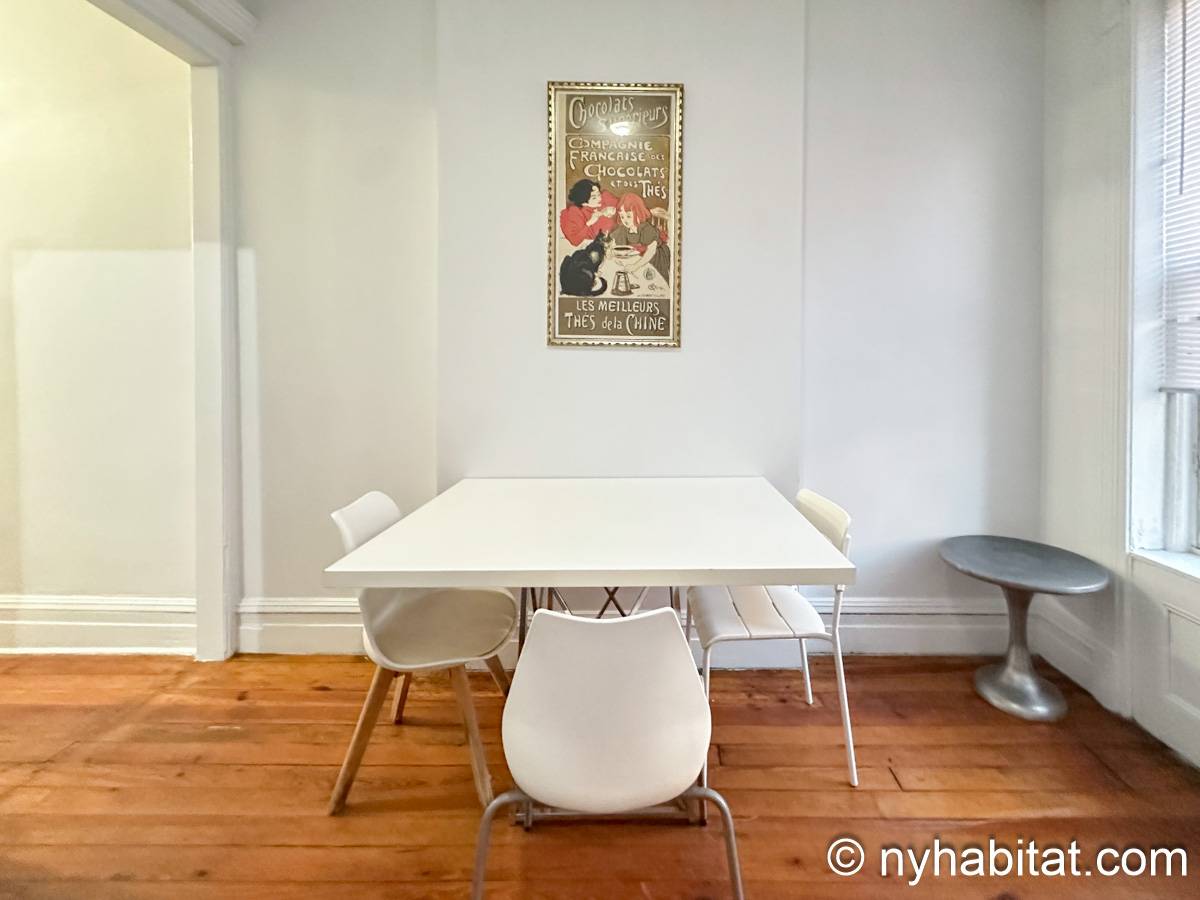 Living room - Photo 6 of 7