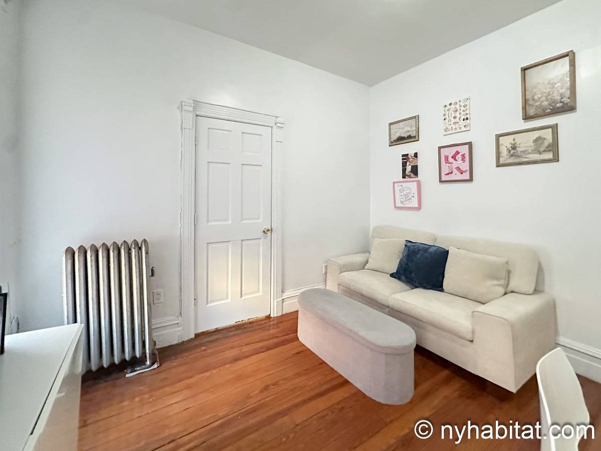 Living room - Photo 2 of 7