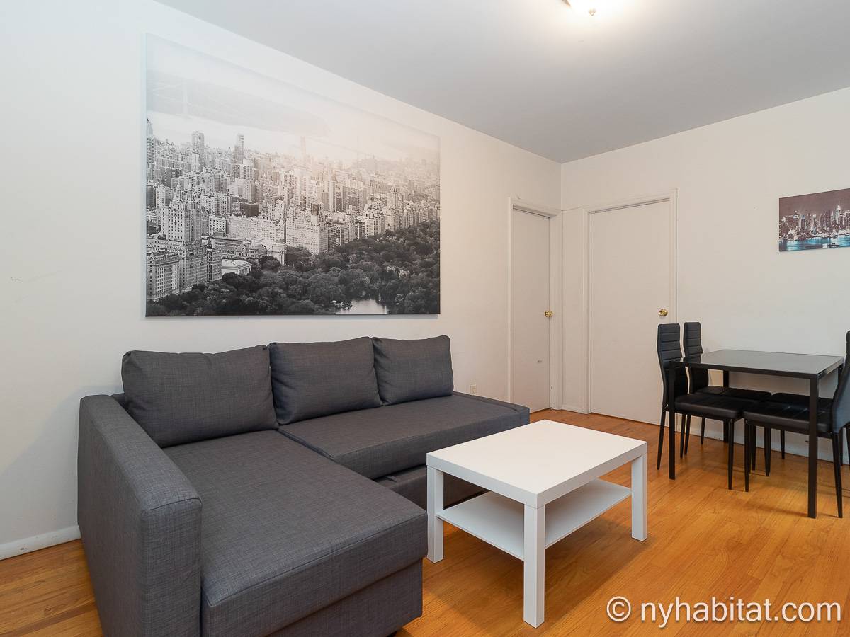 Living room - Photo 3 of 6