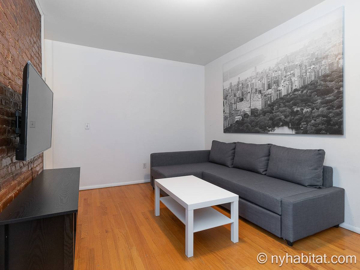 Living room - Photo 4 of 6