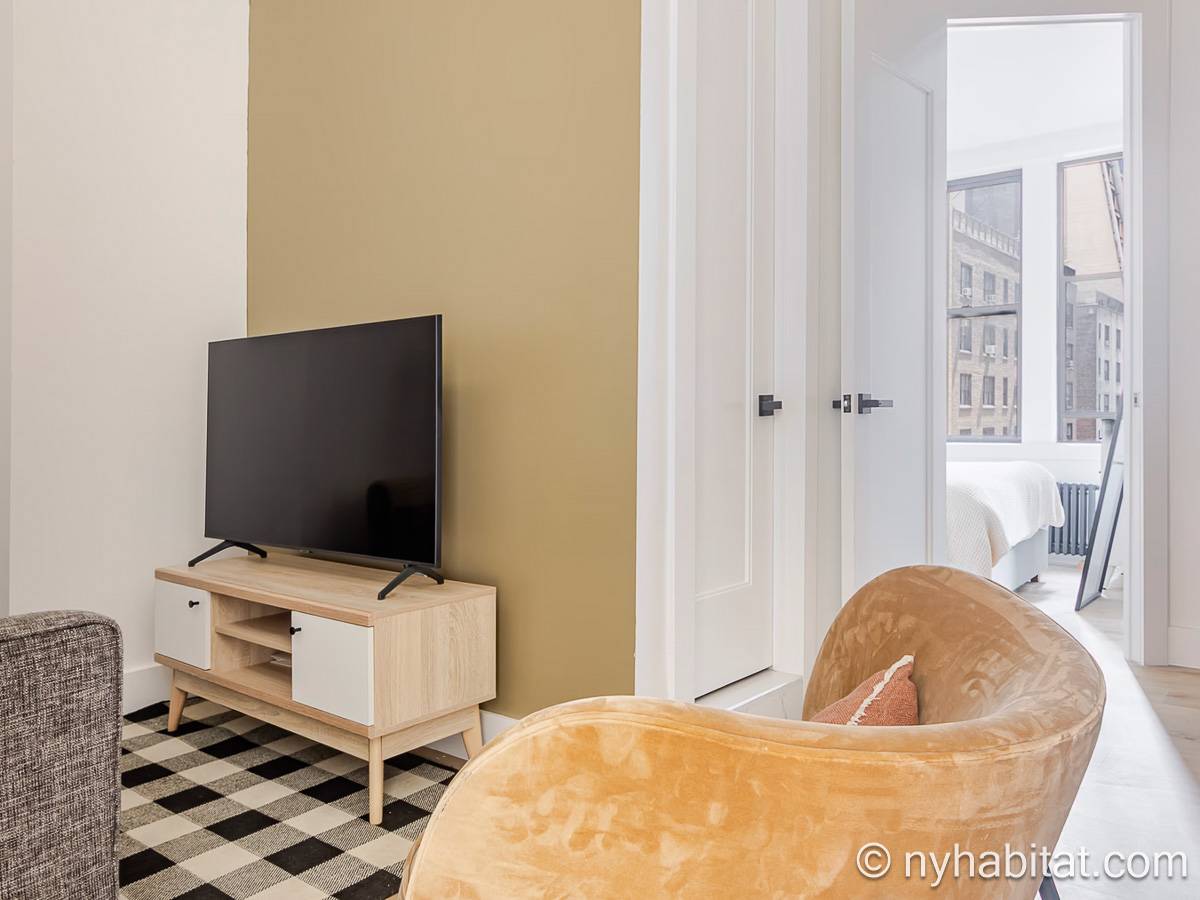 Living room - Photo 3 of 6