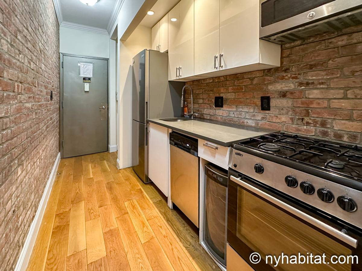 Kitchen - Photo 3 of 5