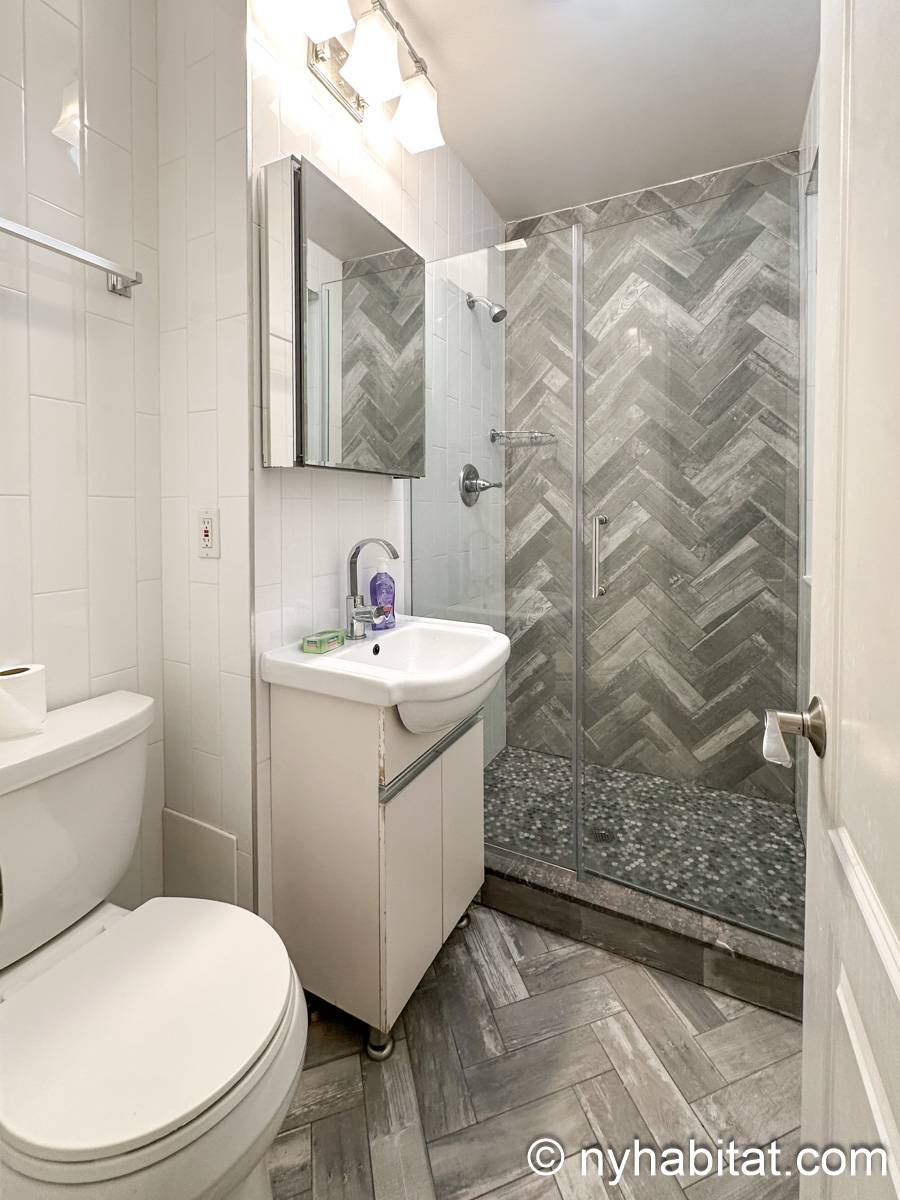 Bathroom 1 - Photo 3 of 4