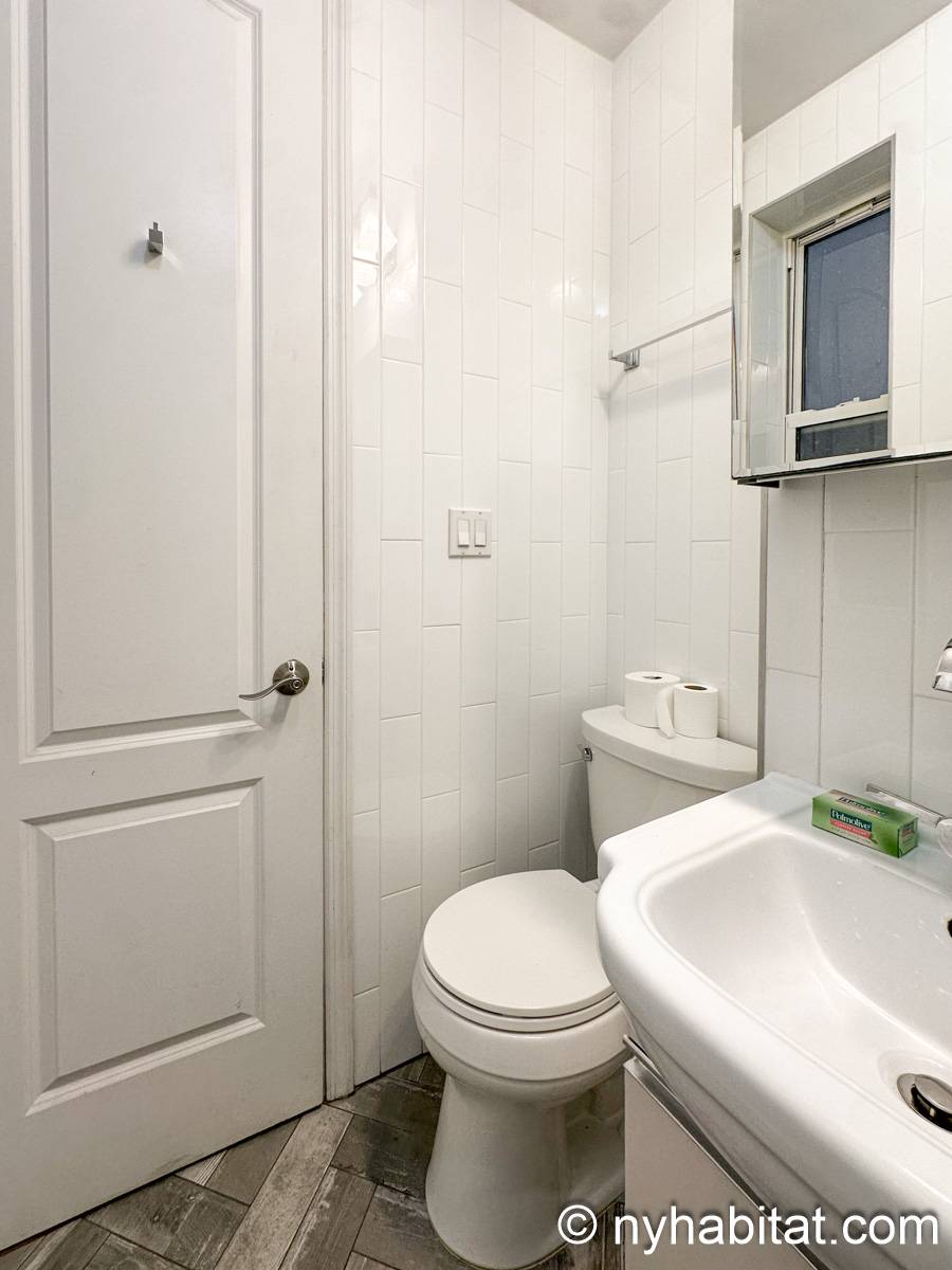 Bathroom 1 - Photo 4 of 4