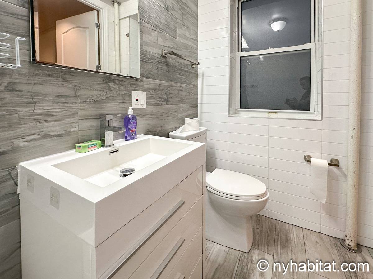 Bathroom 2 - Photo 3 of 3