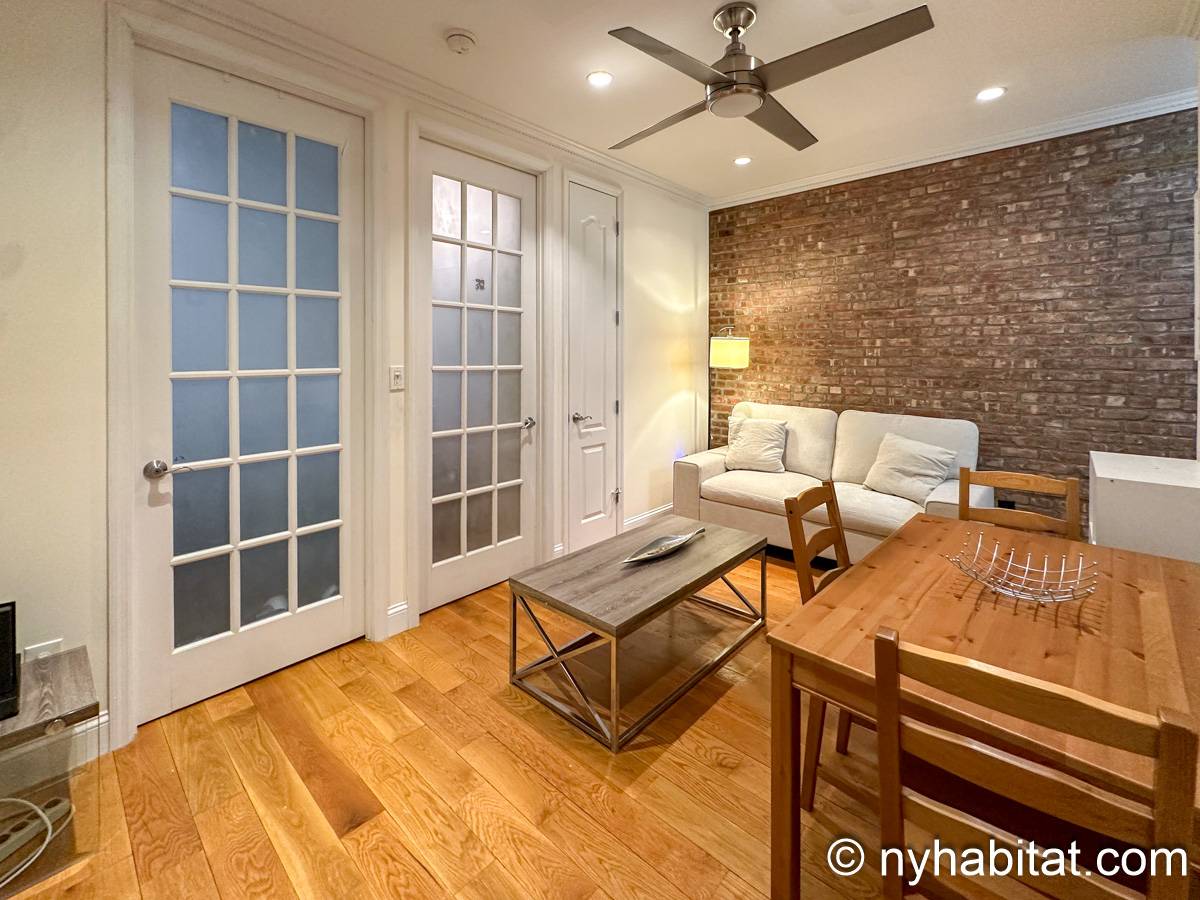 Living room - Photo 3 of 7