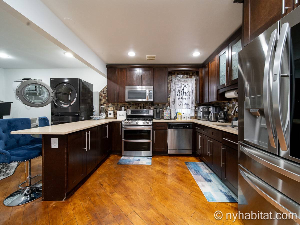 Kitchen - Photo 3 of 5