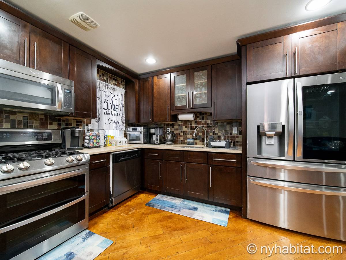 Kitchen - Photo 4 of 5