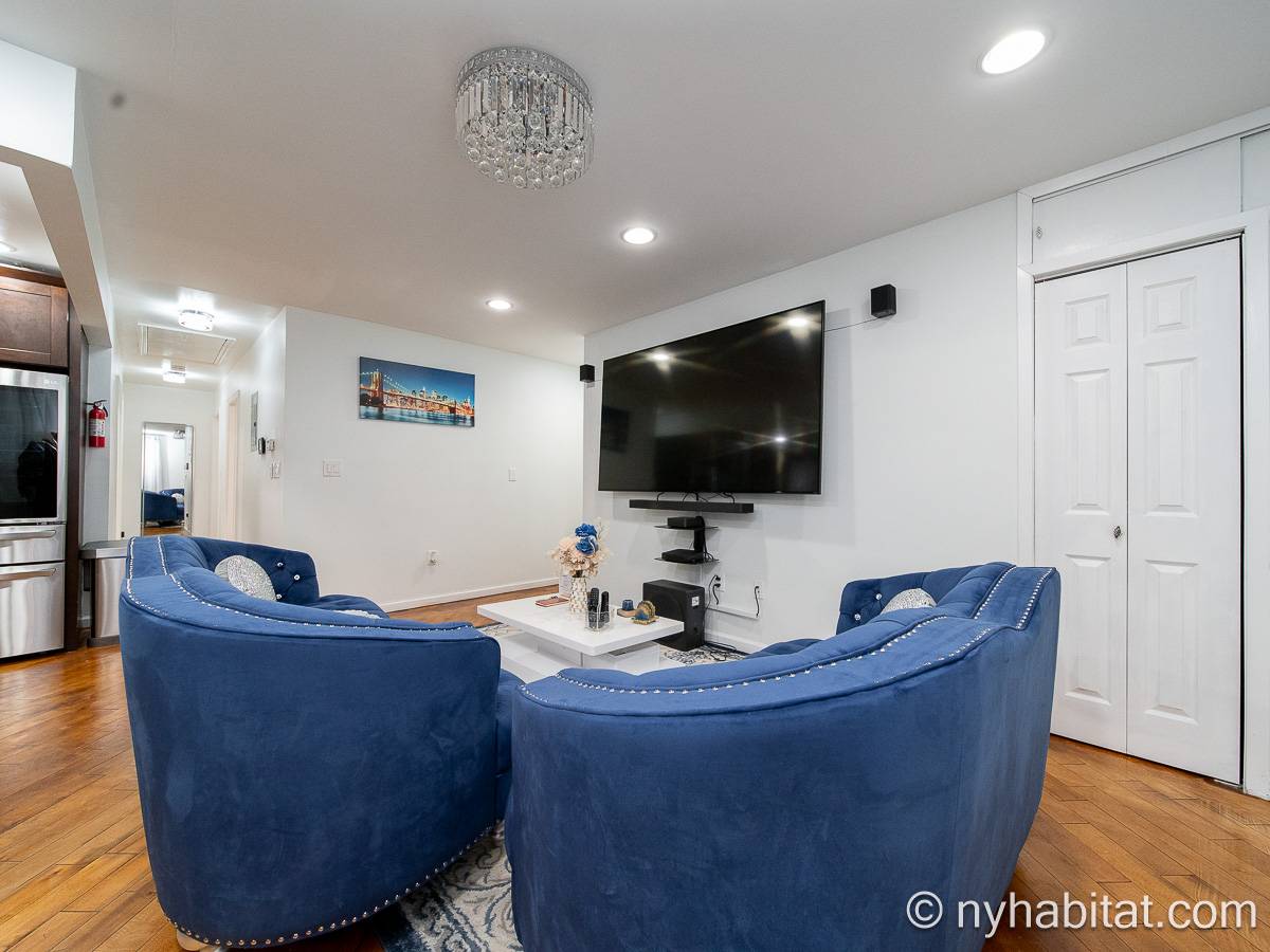 Living room - Photo 4 of 8