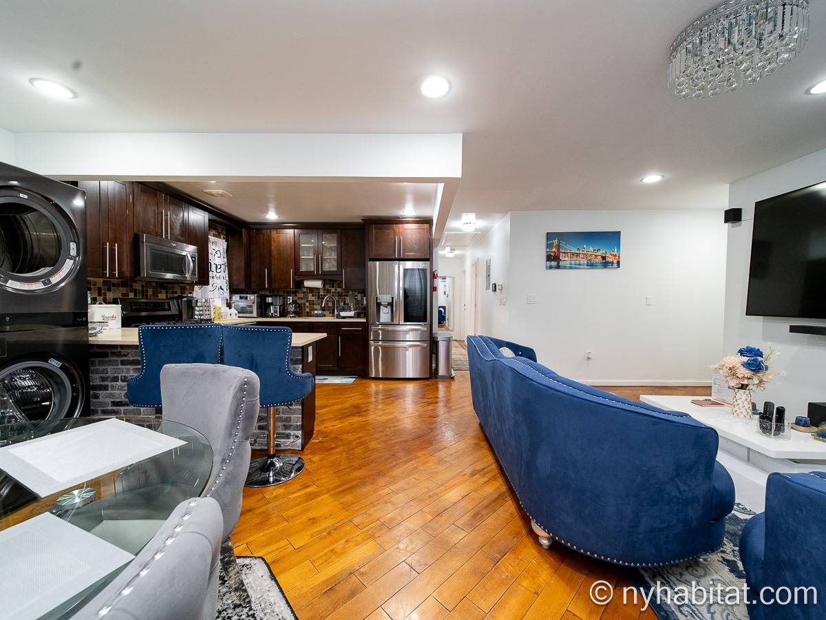 Living room - Photo 5 of 8