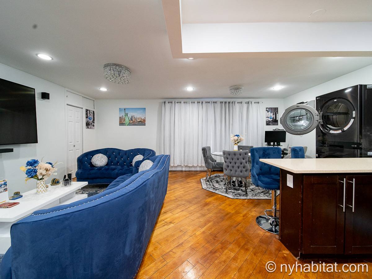 Living room - Photo 3 of 8