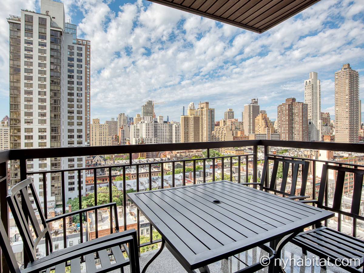 Living room - Photo 5 of 6