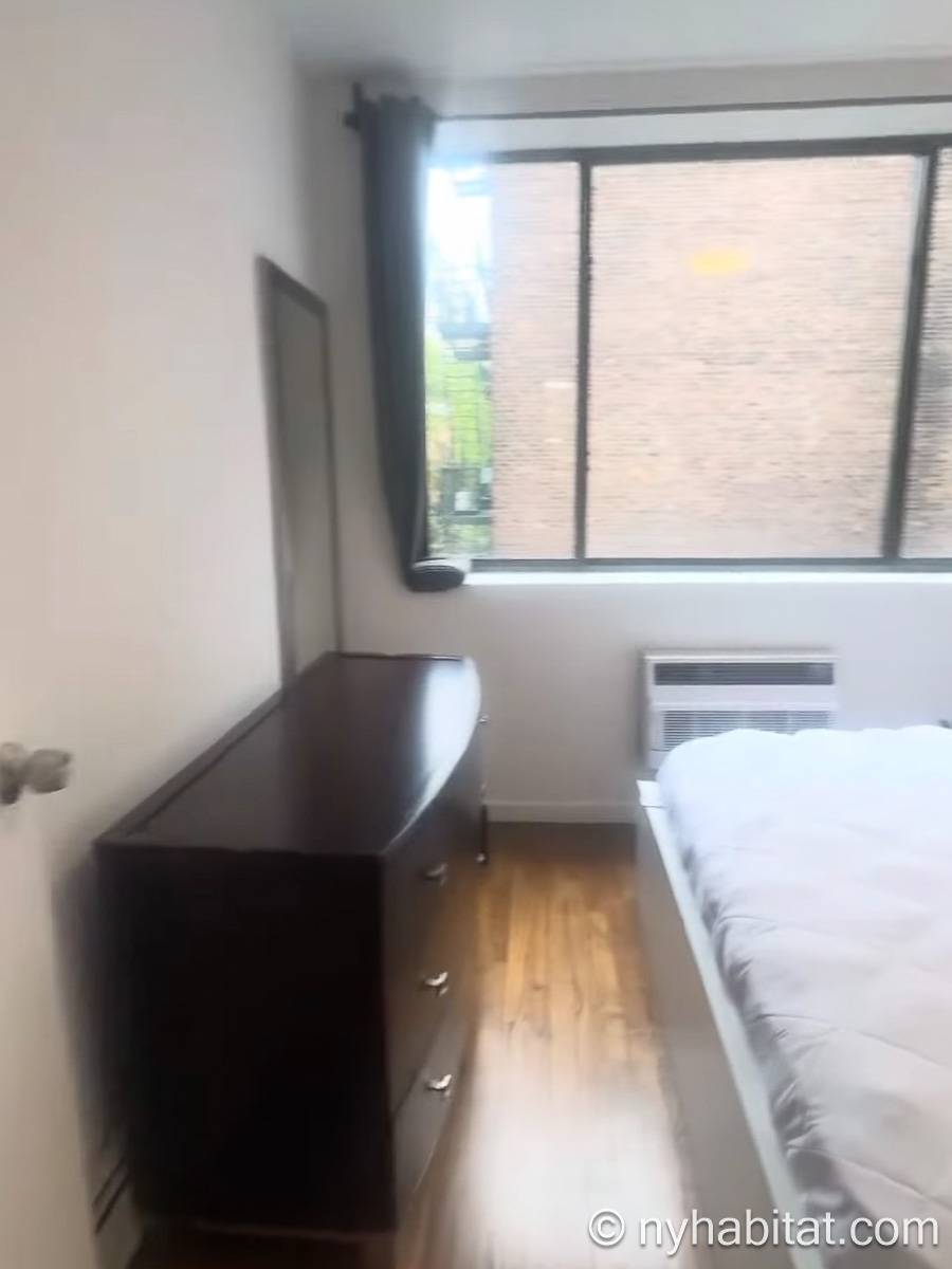 Camera 1 - Photo 2 di 2