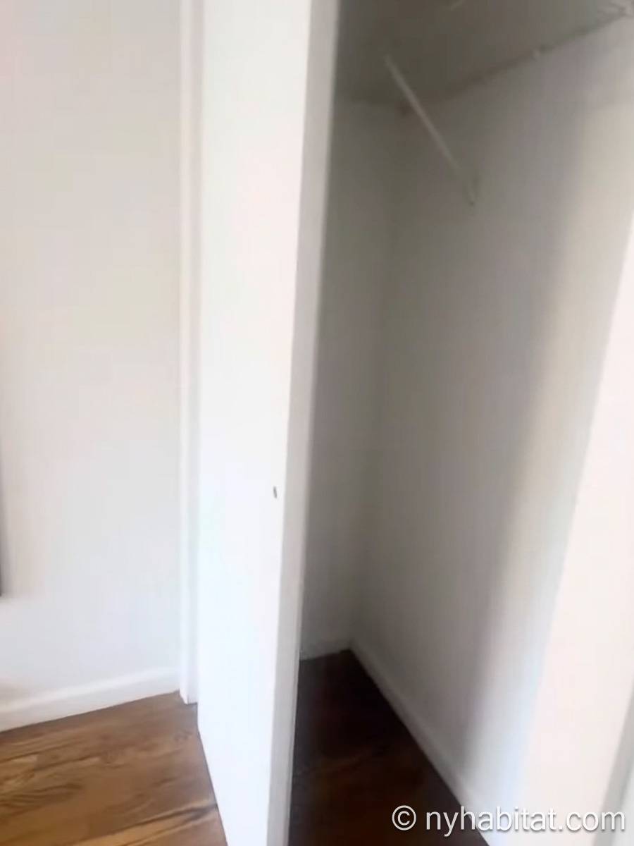 Camera 2 - Photo 3 di 3