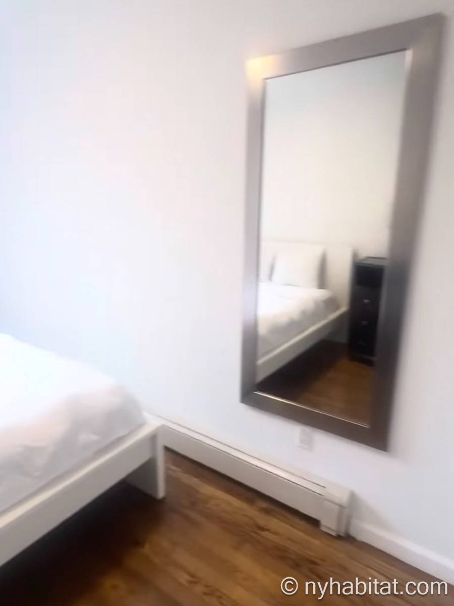 Camera 2 - Photo 2 di 3