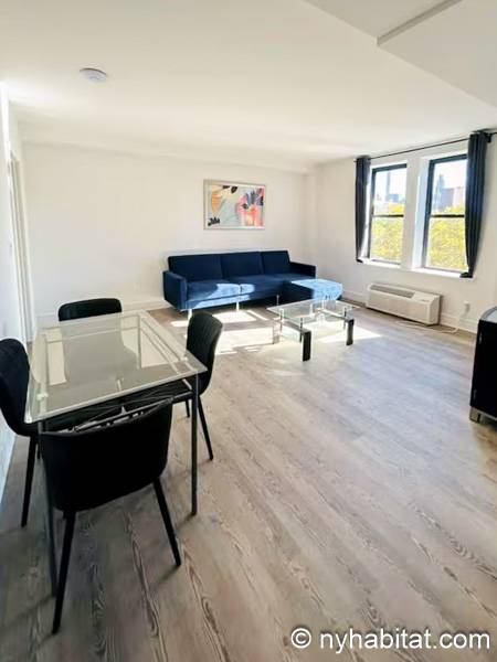 Living room - Photo 3 of 4