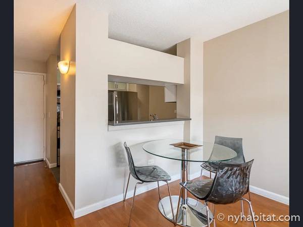 Living room - Photo 4 of 4