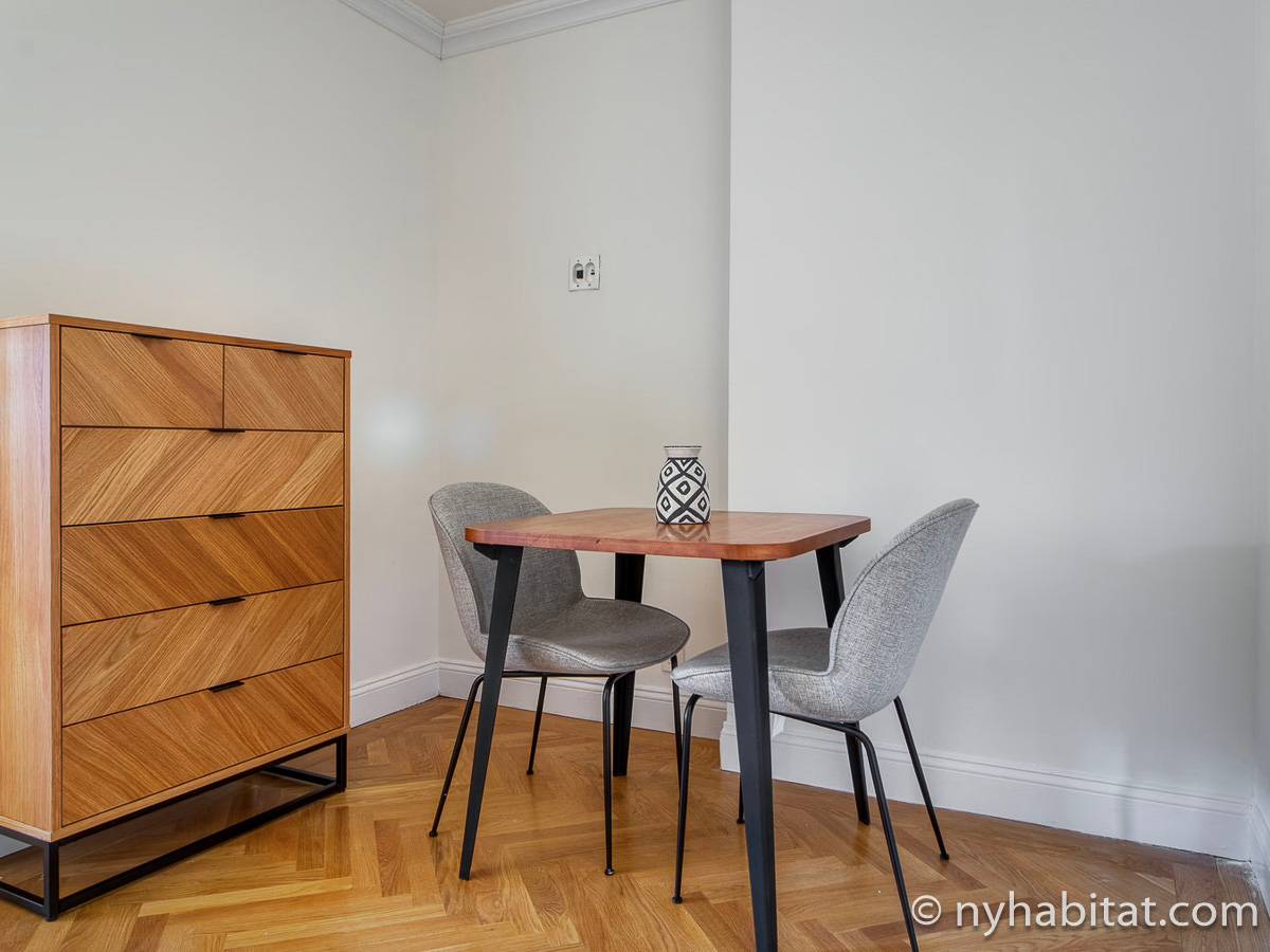 Living room - Photo 6 of 7