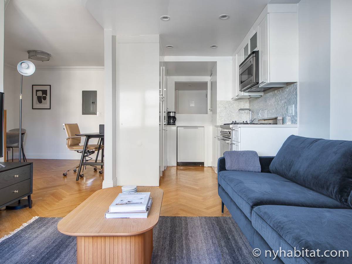 Living room - Photo 3 of 7