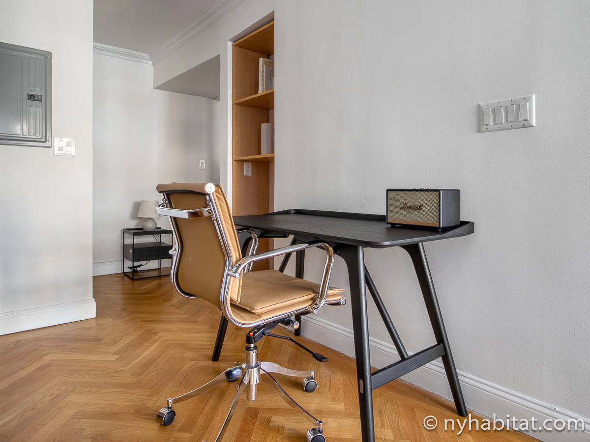 Living room - Photo 5 of 7