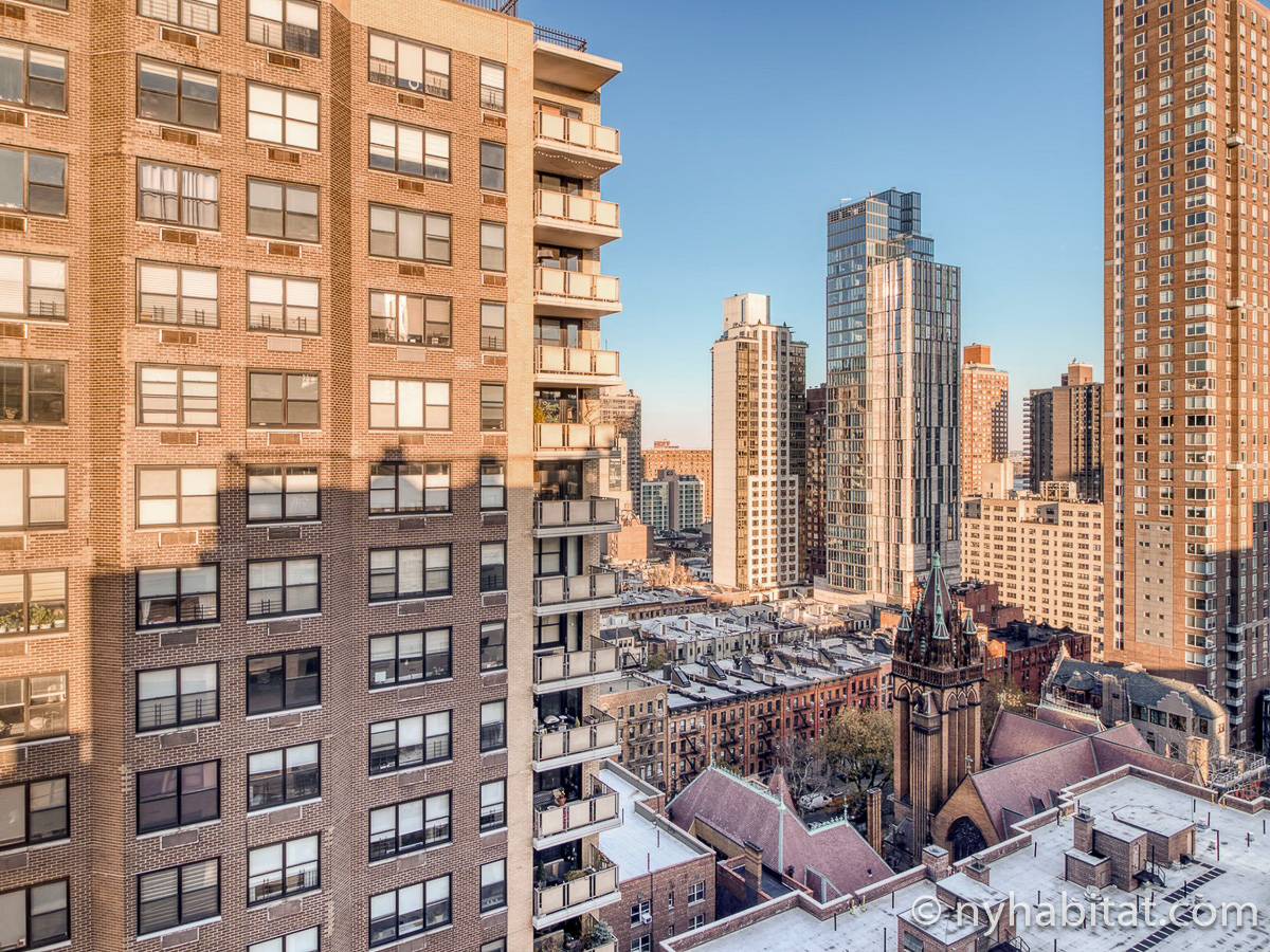 Living room - Photo 4 of 7