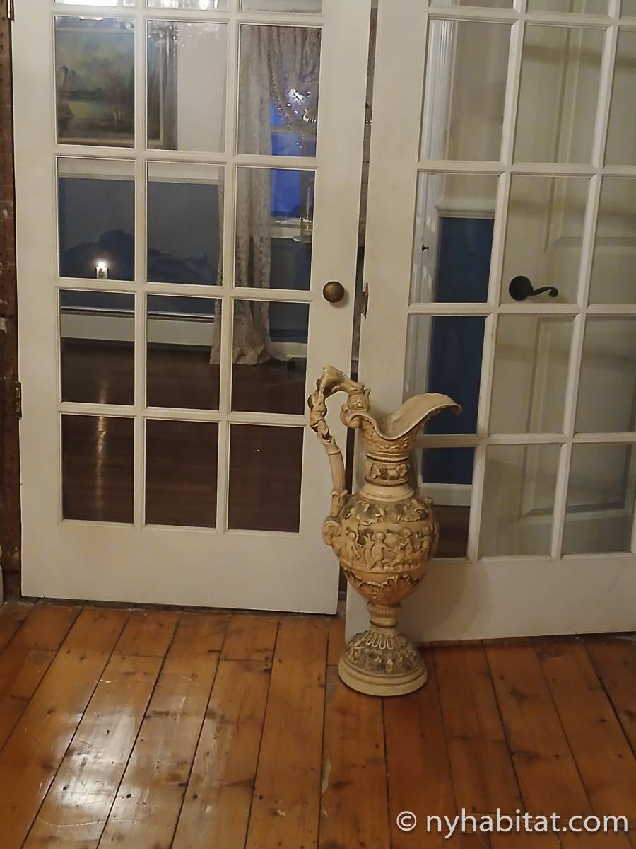 Living room - Photo 2 of 2