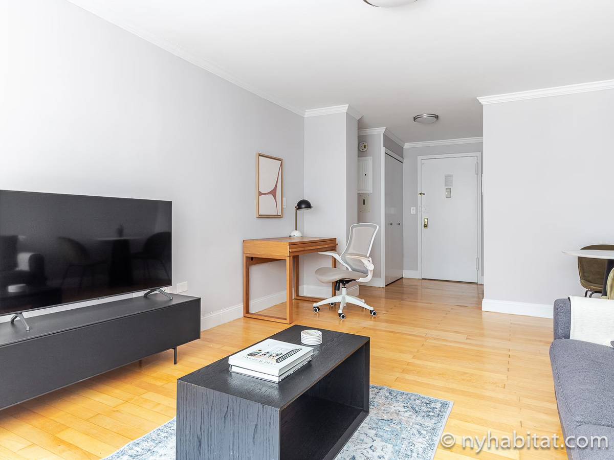 Living room - Photo 4 of 6