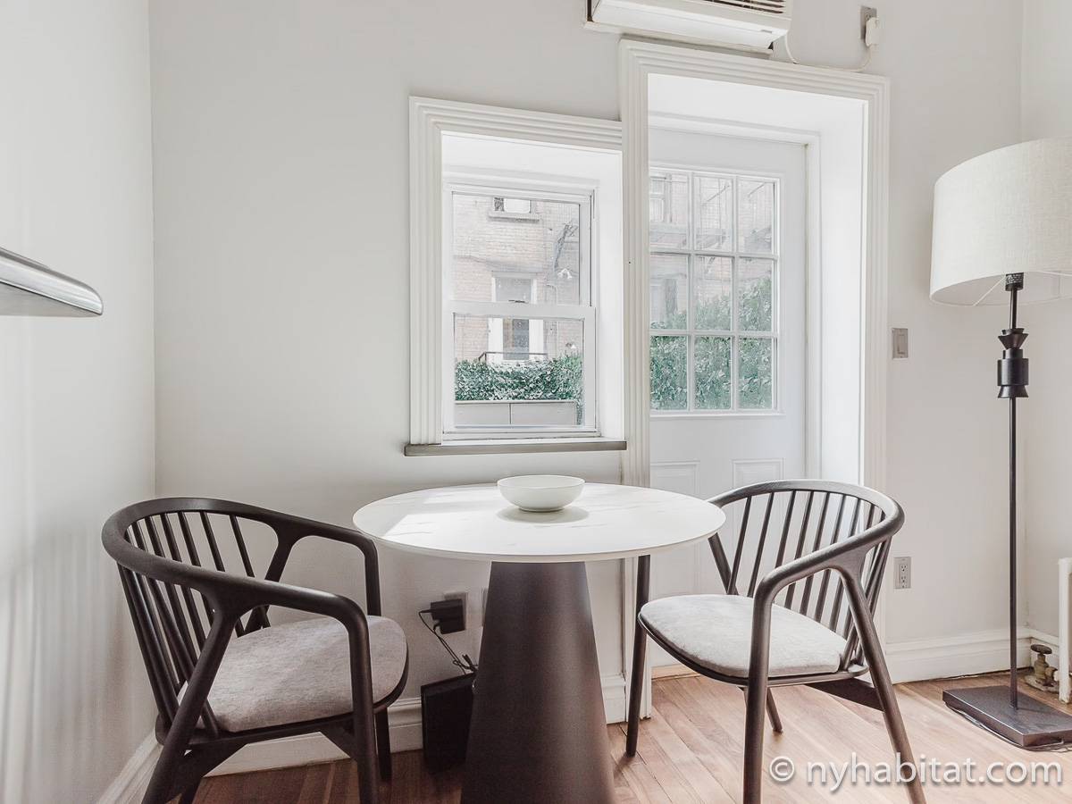 Living room - Photo 5 of 5