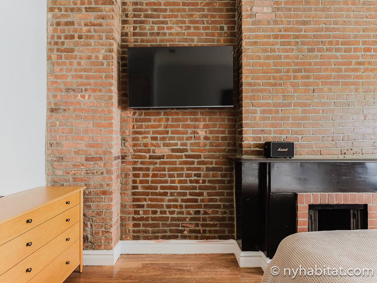 Living room - Photo 2 of 5