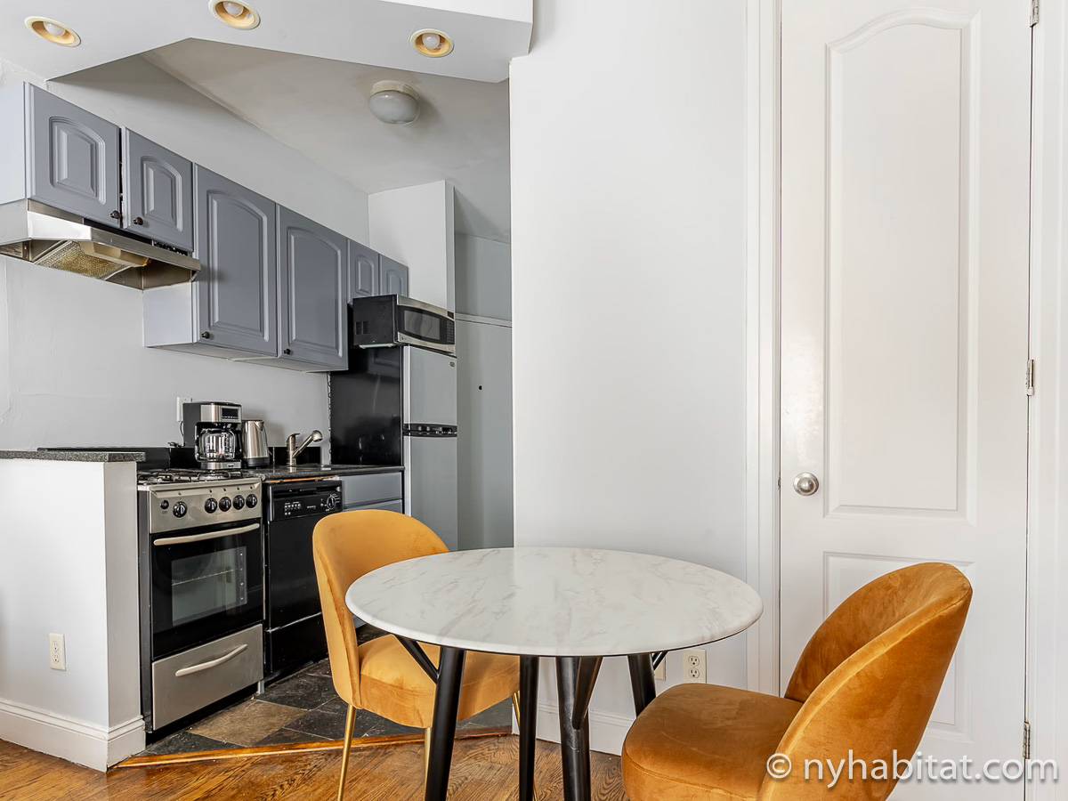 Kitchen - Photo 4 of 5